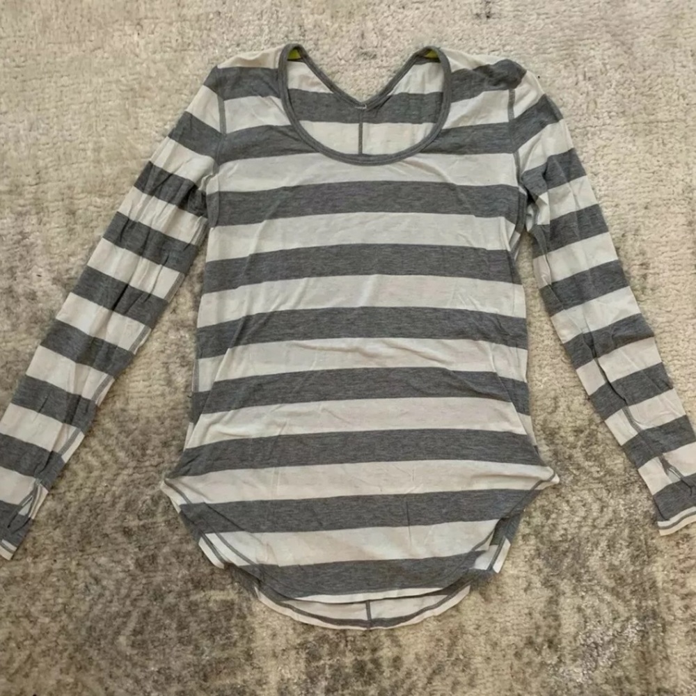 Lululemon Gray & White Longsleeve Top SZ 6.